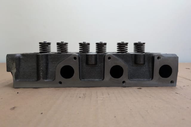 Kubota D902 Complete Cylinder Head w/ Valves RTV900 1G962-03040 1G962-03045 New — photo 4