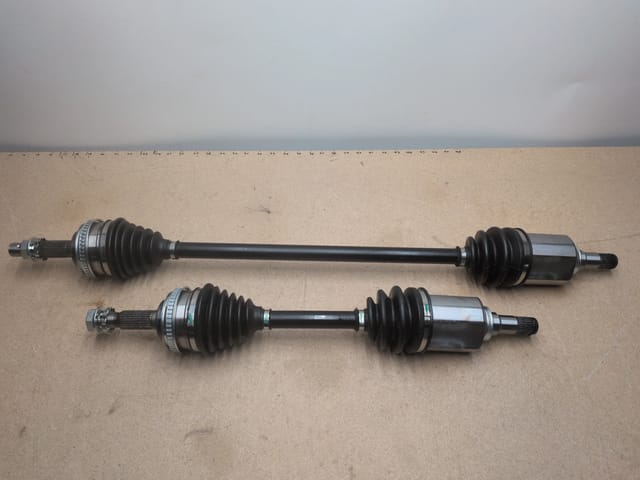 Pair Front CV Axles Toyota Corolla 1993 1995 1997 1998 2000 2002 Chevy Geo Prizm