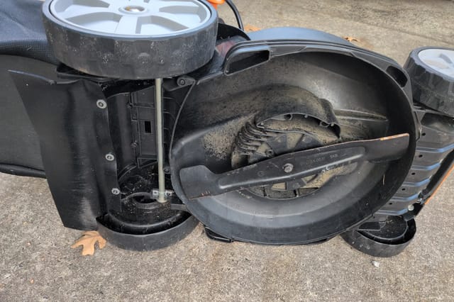 For Parts or Repair LawnMaster MEB1216K 16" Corded Electric Lawn Mower — photo 3